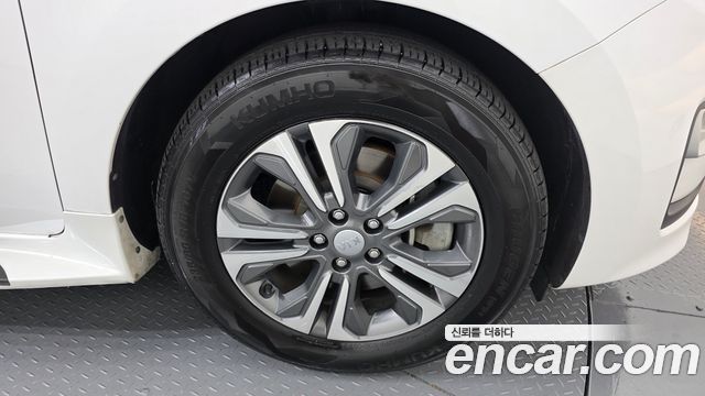 Kia Carnival 11-Seater Deluxe 2019 — фото 21