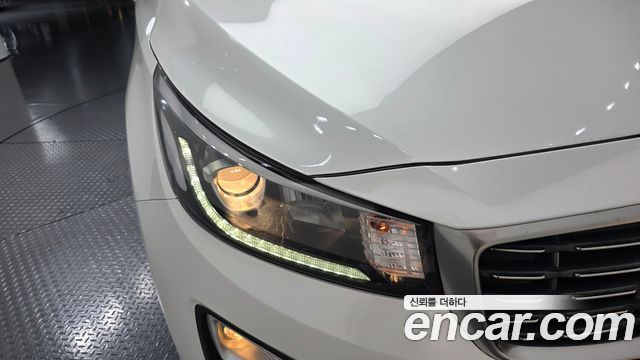 Kia Carnival 11-Seater Deluxe 2019 — фото 22