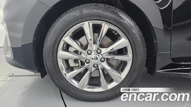 Kia Carnival 9-Seater Luxury 2020 — фото 5