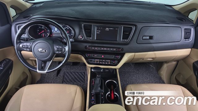 Kia Carnival 9-Seater Luxury 2020 — фото 7