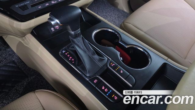 Kia Carnival 9-Seater Luxury 2020 — фото 9