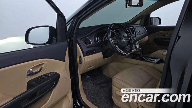 Kia Carnival 9-Seater Luxury 2020 — фото 10