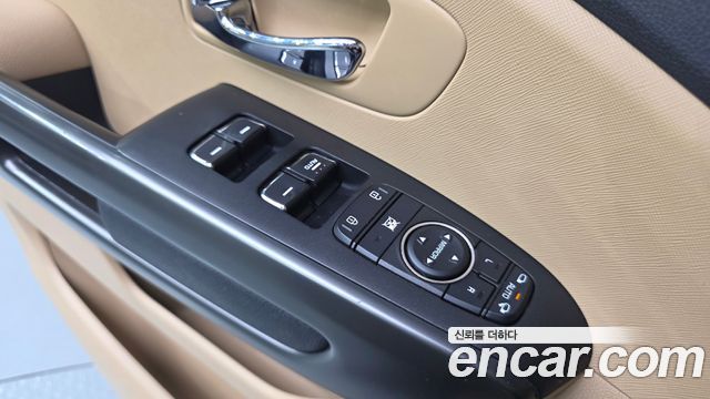 Kia Carnival 9-Seater Luxury 2020 — фото 11