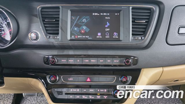 Kia Carnival 9-Seater Luxury 2020 — фото 12