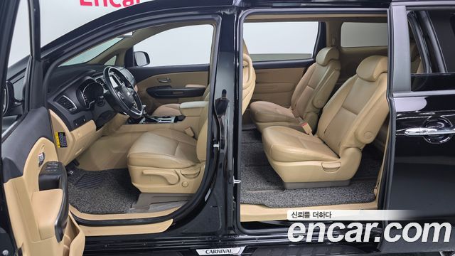 Kia Carnival 9-Seater Luxury 2020 — фото 18