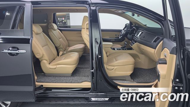 Kia Carnival 9-Seater Luxury 2020 — фото 20