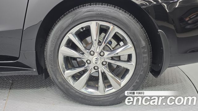 Kia Carnival 9-Seater Luxury 2020 — фото 21