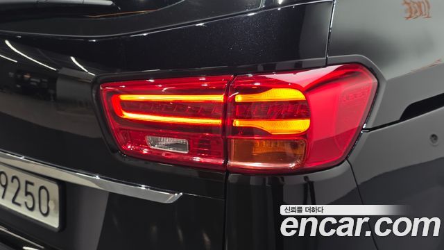 Kia Carnival 9-Seater Luxury 2020 — фото 23