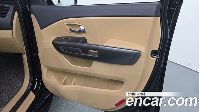 Kia Carnival 9-Seater Luxury 2020 — фото 25