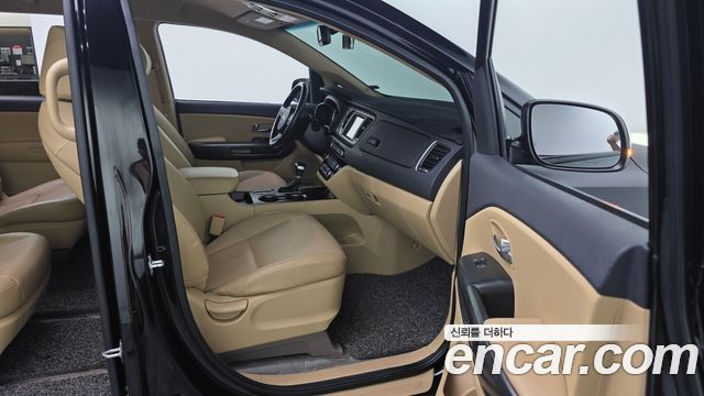 Kia Carnival 9-Seater Luxury 2020 — фото 26