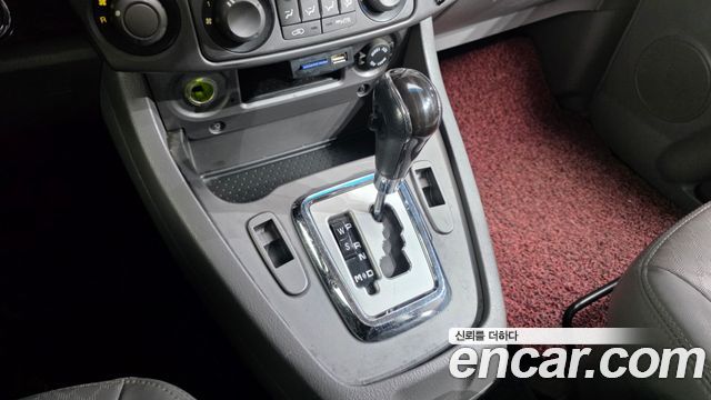 KG Mobility (SsangYong) Korando Turismo 4WD TX 11-seater 2016 — фото 9