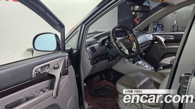 KG Mobility (SsangYong) Korando Turismo 4WD TX 11-seater 2016 — фото 10