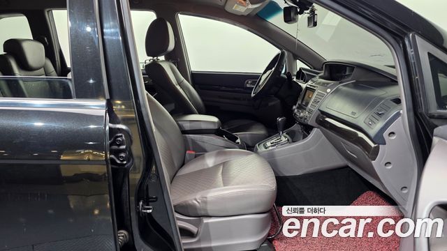 KG Mobility (SsangYong) Korando Turismo 4WD TX 11-seater 2016 — фото 11