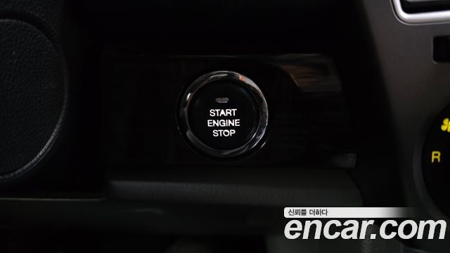KG Mobility (SsangYong) Korando Turismo 4WD TX 11-seater 2016 — фото 19