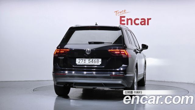 Volkswagen Tiguan (II) 2.0 TDI Premium 2018 — фото 4