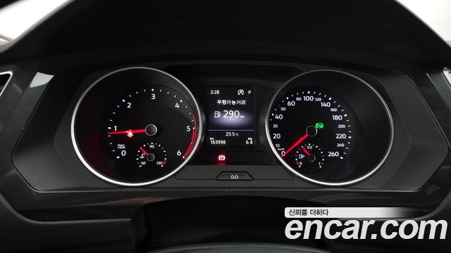 Volkswagen Tiguan (II) 2.0 TDI Premium 2018 — фото 8