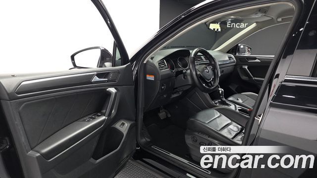 Volkswagen Tiguan (II) 2.0 TDI Premium 2018 — фото 10