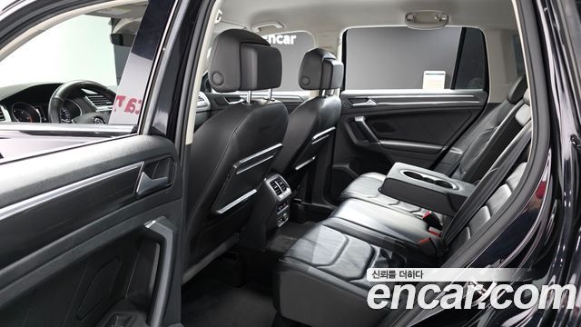 Volkswagen Tiguan (II) 2.0 TDI Premium 2018 — фото 11