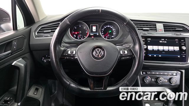Volkswagen Tiguan (II) 2.0 TDI Premium 2018 — фото 12