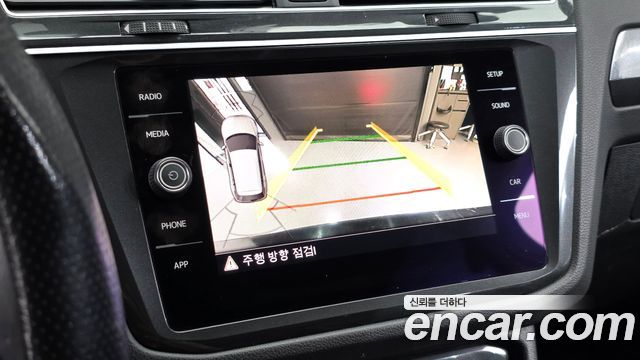 Volkswagen Tiguan (II) 2.0 TDI Premium 2018 — фото 13