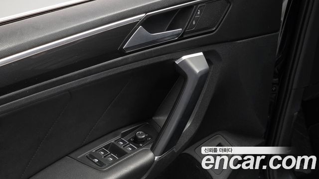 Volkswagen Tiguan (II) 2.0 TDI Premium 2018 — фото 16