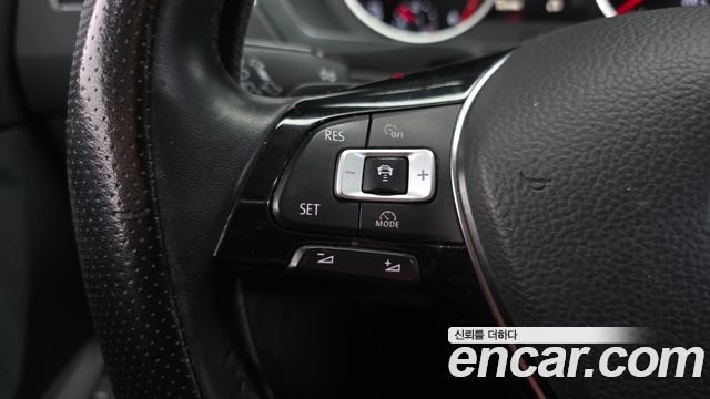 Volkswagen Tiguan (II) 2.0 TDI Premium 2018 — фото 17
