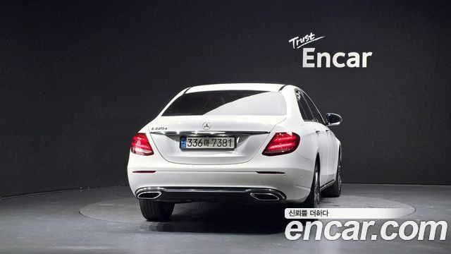 Mercedes-Benz E-Class (W213) E220d Avantgarde 2019 — фото 4