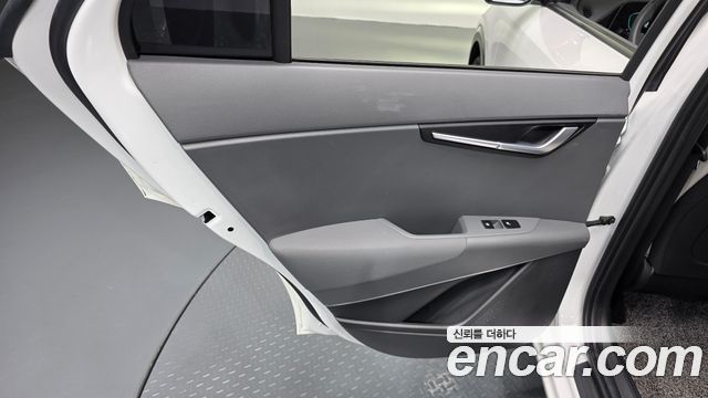 Kia Niro Prestige 2024 — фото 31