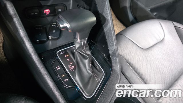 Kia Niro 1.6 HEV Signature 2022 — фото 9