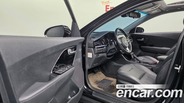 Kia Niro 1.6 HEV Signature 2022 — фото 10