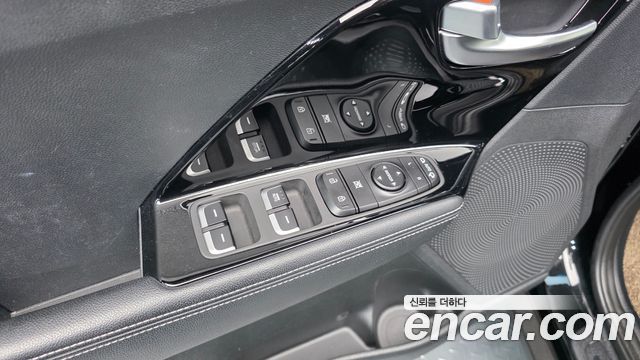 Kia Niro 1.6 HEV Signature 2022 — фото 20