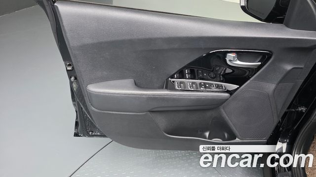 Kia Niro 1.6 HEV Signature 2022 — фото 24