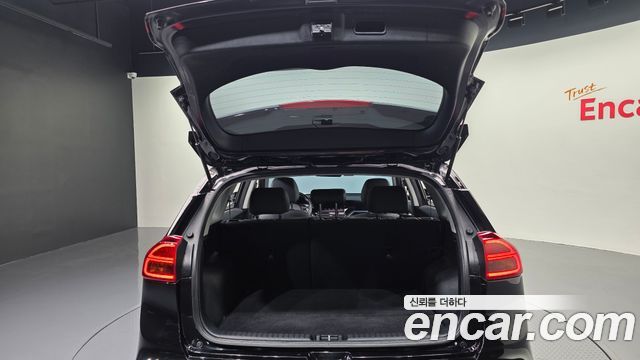 Kia Niro 1.6 HEV Signature 2022 — фото 33