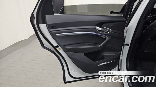Audi e-tron 55 Quattro 2022 — фото 25