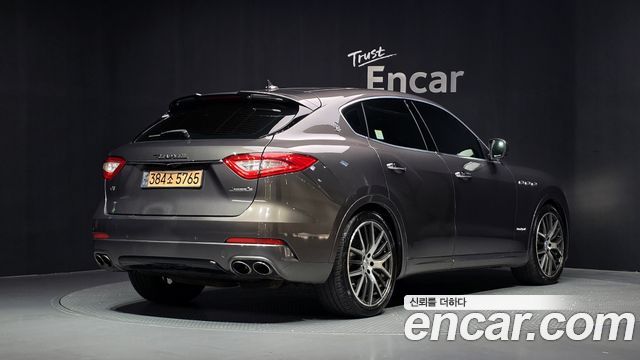 Maserati Levante 3.0 AWD 2017 — фото 2
