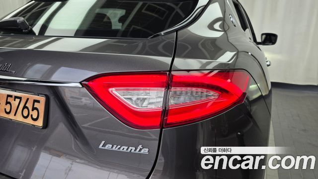 Maserati Levante 3.0 AWD 2017 — фото 23