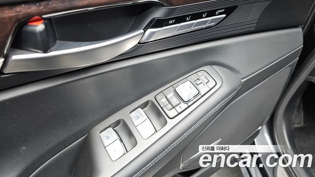 Genesis EQ900 3.3 T-GDI AWD Premiun Luxury 2017 — фото 18