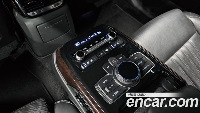 Genesis EQ900 3.3 T-GDI AWD Premiun Luxury 2017 — фото 19