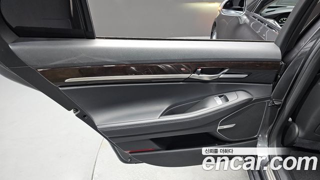 Genesis EQ900 3.3 T-GDI AWD Premiun Luxury 2017 — фото 25