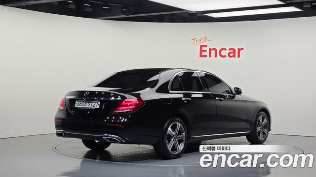 Mercedes-Benz E-Class (W213) E220d Avantgarde 2019 — фото 2