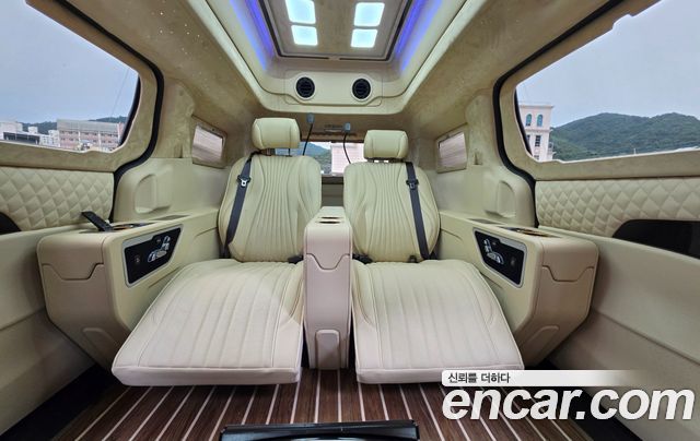 Kia Carnival (IV) Gasoline 9-seater Limousine(Special vehicle) 2022 — фото 18