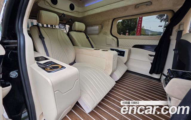 Kia Carnival (IV) Gasoline 9-seater Limousine(Special vehicle) 2022 — фото 19