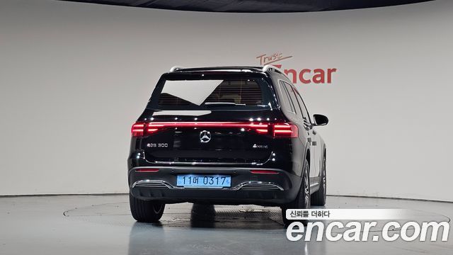 Mercedes-Benz EQB (X243) EQB300 4MATIC AMG Line 2025 — фото 4