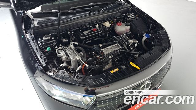 Mercedes-Benz EQB (X243) EQB300 4MATIC AMG Line 2025 — фото 6