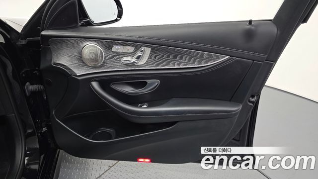 Mercedes-Benz E-Class (W213) E350 4MATIC AMG Line 2022 — фото 25