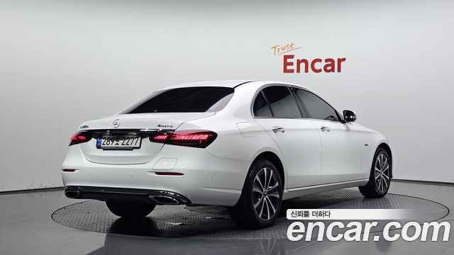 Mercedes-Benz E-Class (W213) E300e 4MATIC Exclusive 2021 — фото 2