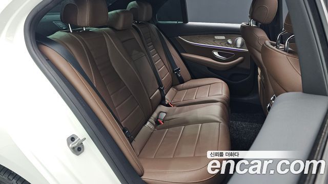 Mercedes-Benz E-Class (W213) E300e 4MATIC Exclusive 2021 — фото 11