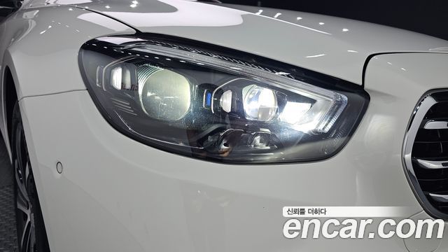 Mercedes-Benz E-Class (W213) E300e 4MATIC Exclusive 2021 — фото 22