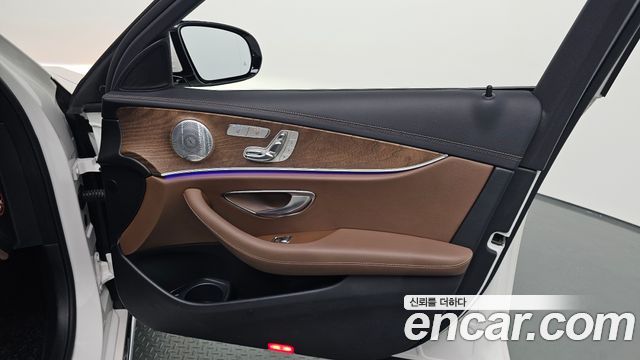 Mercedes-Benz E-Class (W213) E300e 4MATIC Exclusive 2021 — фото 24