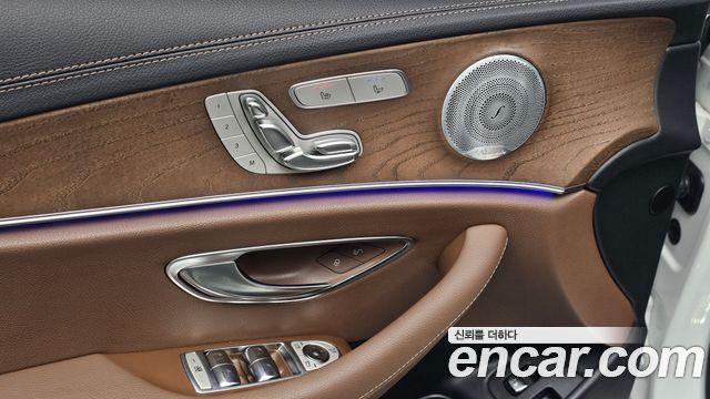 Mercedes-Benz E-Class (W213) E300e 4MATIC Exclusive 2021 — фото 30